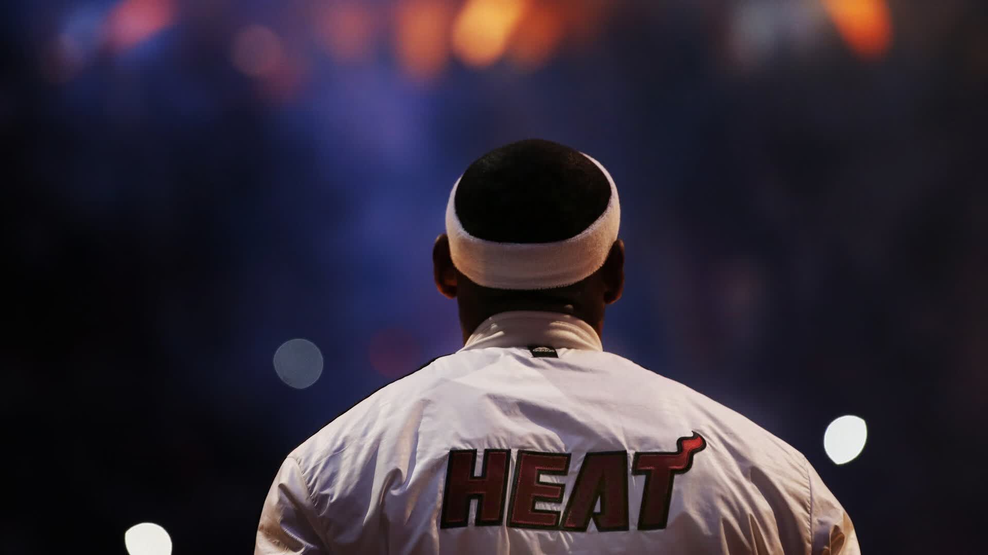 太狠了！体坛大乱斗，马竞门线救险备战NBA，曼联意甲里程碑遇摩纳哥外线爆发